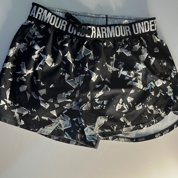 UNDER ARMOUR loose patterned shorts size xs - Picture 1 of 2